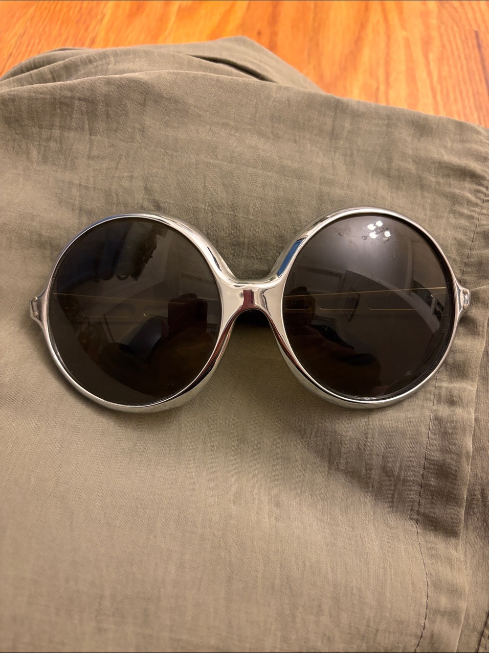 RARE Vintage Mod 60/70’s Round Silver Frame Black Lens Women's Sunglasses